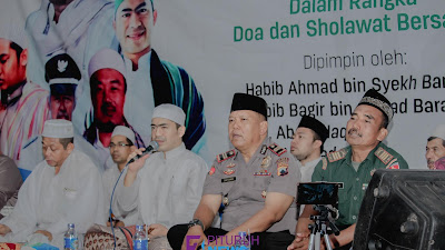 Gema Pituruh Bersholawat Bersama Gus Wahid, Dihadiri Ribuan Syekhermania