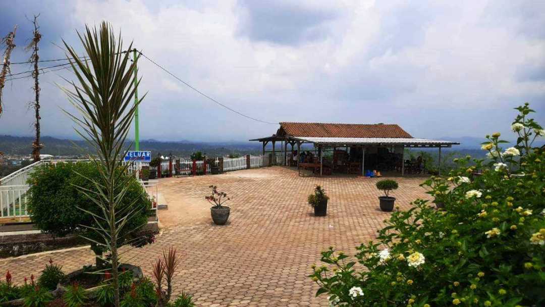 Foto rumah makan Wisata Bukit idaman gisting