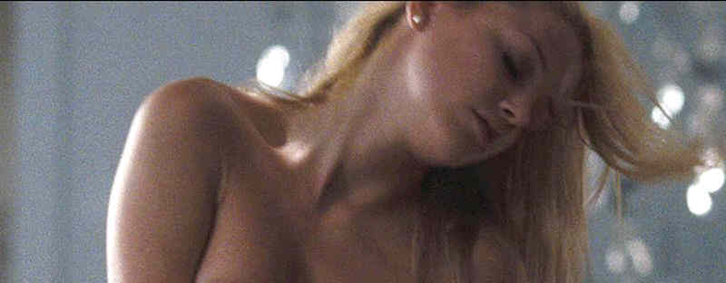 Check out a uncensored still of Amber Heard topless from The Rum Diary below