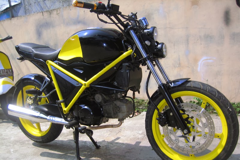 Foto Modif Honda Kharisma 2005 ala Ducati