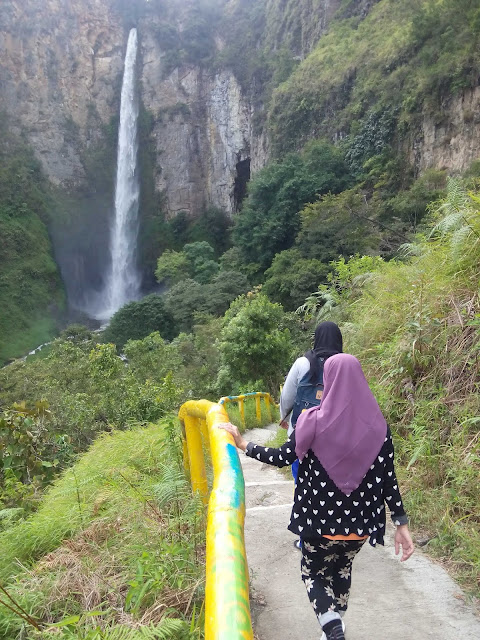 Keindahan Air Terjun Sipiso-Piso Sumatera Utara