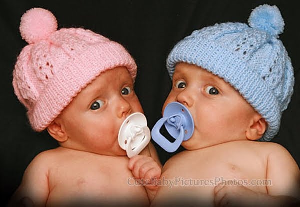  Little Twins with Cute Expressions