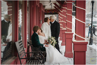 newly weds and parents of the bride kissing