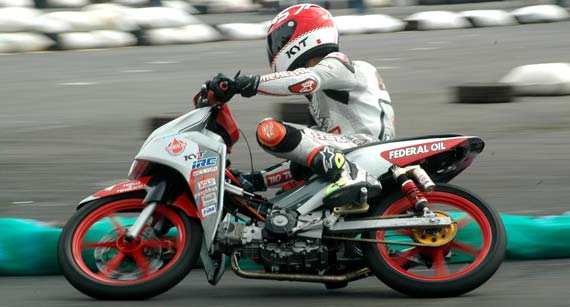 Modifikasi Honda Blade 110R Racing - sumber: motorplus.otomotifnet.com title=