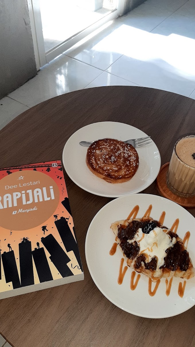 Di Kedai Hari Itu