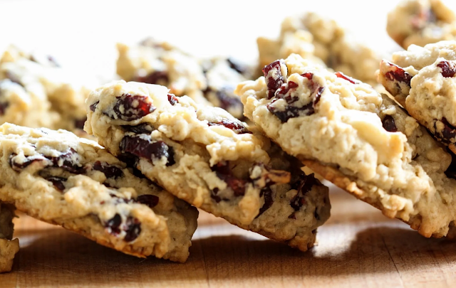 Irresistible Delights: White Chocolate Cranberry Cookies That Melt in Your Mouth