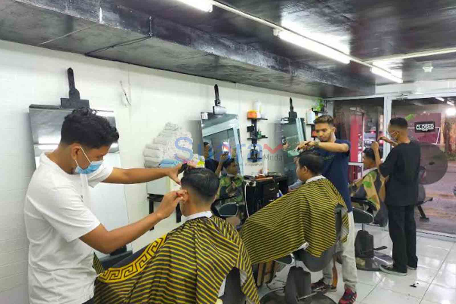 Bisnis Pangkas Rambut Pria,  Azmansya Sukses di Usia Muda