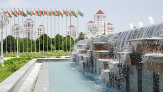 Turkmenistans houses are famous for its emptyness but beautiful white facade