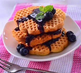 Resep Waffle Coklat Saus Blueberry