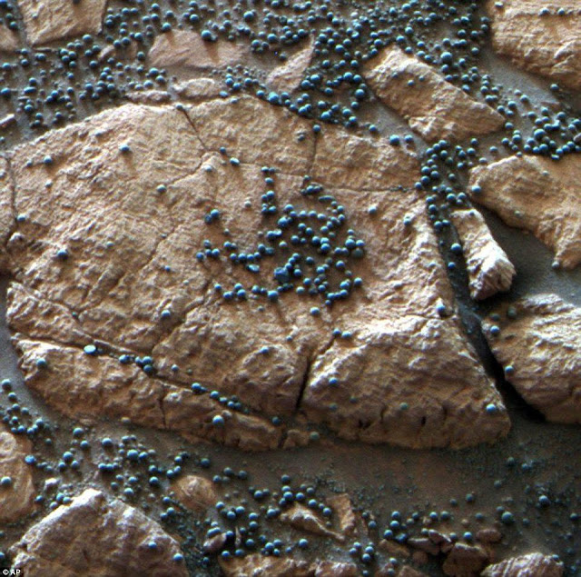 batu-bulat-hematit-blueberry-mars-informasi-astronomi