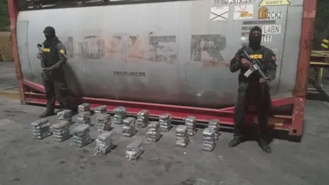 93 paquetes de cocaína fueron decomisados  por la DNCD en el puerto Caucedo