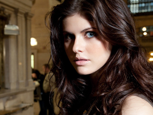 Alexandra Daddario HD Wallpapers 