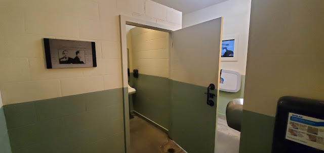 Capone's Coal Fired Pizza Jail Cell Bathroom