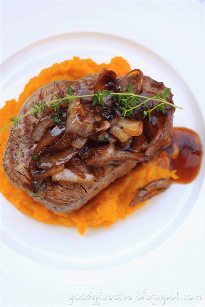 GoodyFoodies: Recipe: Tenderloin Steak with Pumpkin Mash and Caramelised Onions