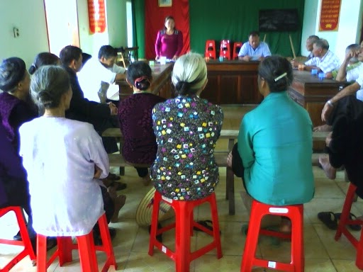 Ban chỉ đạo thực hiện công tác Dân số -KHHGĐ xã Hưng Châu tổ chức tư vấn nhóm cho hội người cao tuổi tại xóm 8
