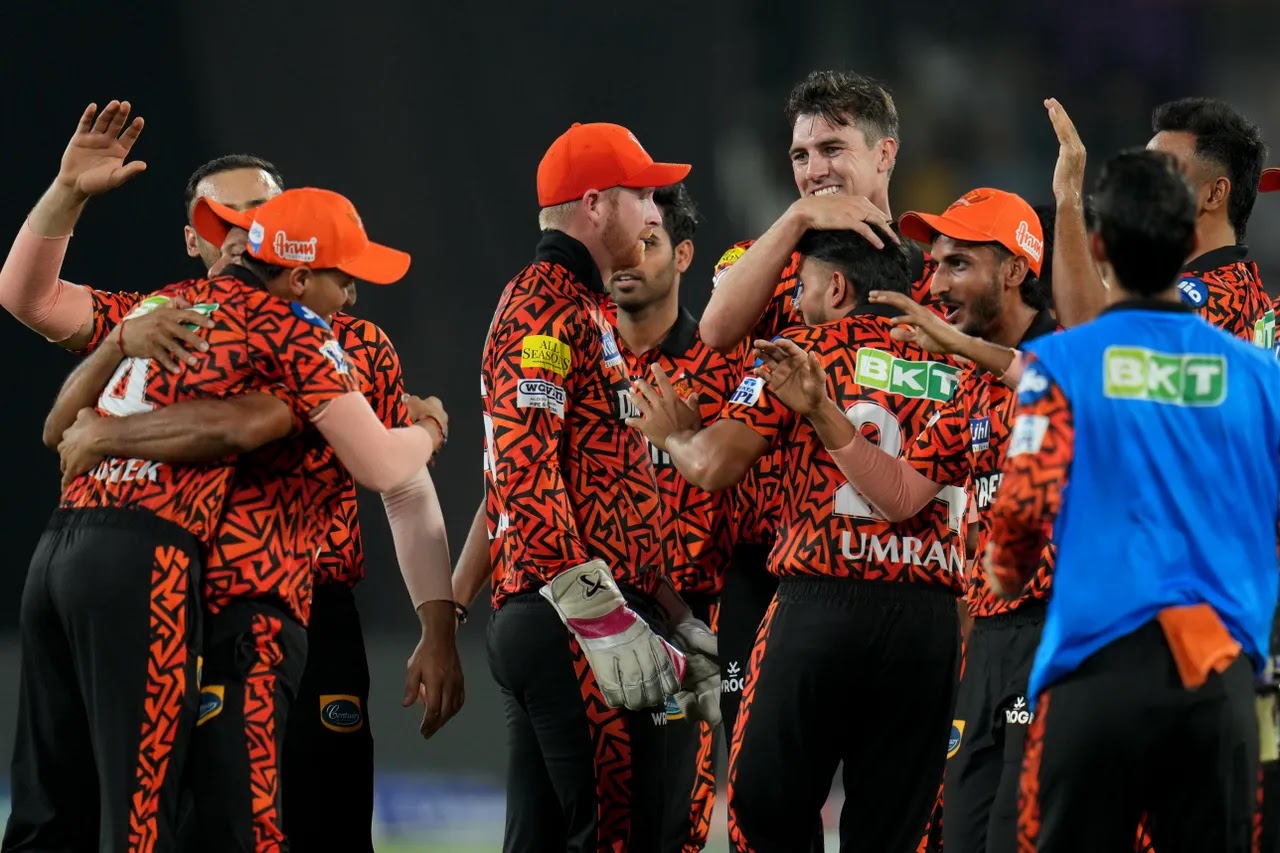 SRH (277/3 - over 20) Won By 31 Runs Against   MI (246/5 -over 20) in 8th Match of IPL on 27th March 2024 . At the Rajiv Gandhi International Stadium in Hyderabad, there was a big cricket match between Sunrisers Hyderabad (SRH) and Mumbai Indians (MI) in the Tata Indian Premier League (IPL) 2024. SRH played really well and made a huge score of 277 runs.