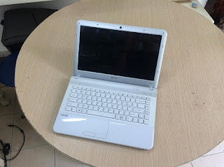 Laptop cũ Sony Vaio VPC-EA21FX i3 350m màu trắng giá rẻ