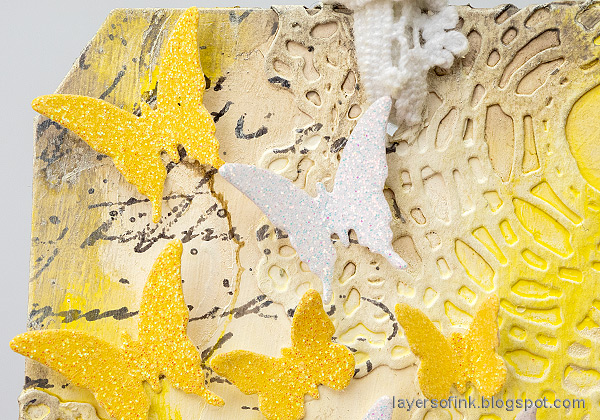 Layers of ink - Lemon Butterflies Tag Tutorial by Anna-Karin Evaldsson. Die cut butterflies from Simon Says Stamp glitter paper.