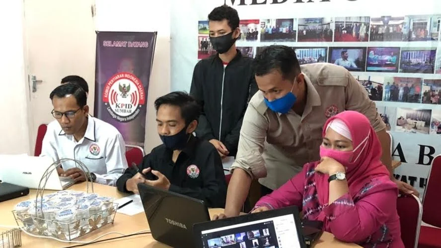 Foto: Rapat Virtual. Pilkada 2020, KPID Sumbar Tegaskan Lembaga Penyiaran Mutlak Menjaga Netralitas.