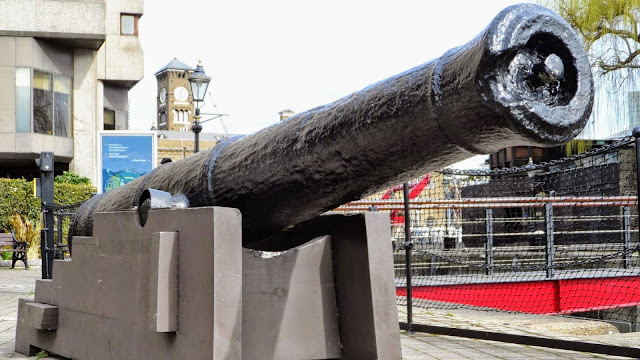 St Katharine Docks cannon