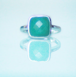 https://www.alittlemarket.com/bague/fr_bague_reglable_argent_925_et_aventurine_-18133388.html