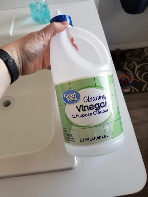 cleaning blinds with vinegar