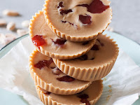 HOMEMADE PEANUT BUTTER AND JELLY CUPS