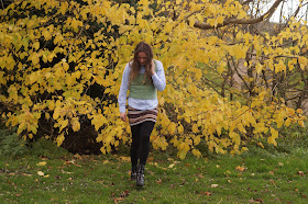 Wearing a shirt and skirt together in autumn