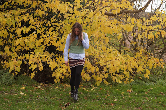 Wearing a shirt and skirt together in autumn