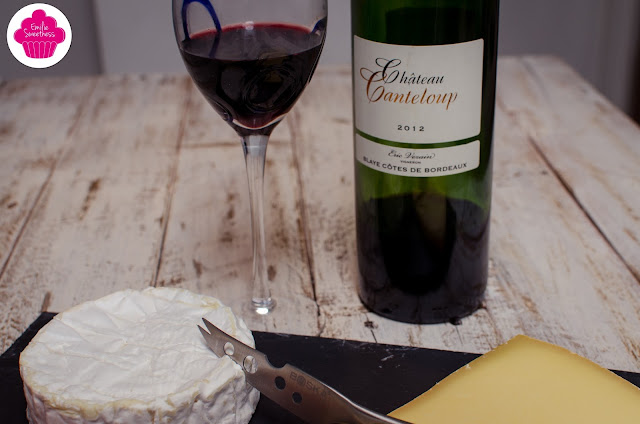 Plateau de fromages accompagné d'un Château Canteloup