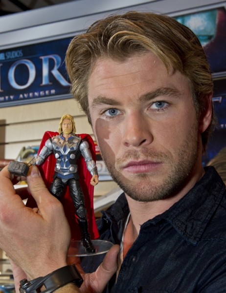 chris hemsworth thor. Chris Hemsworth poses with