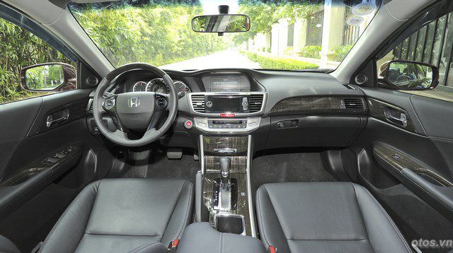 Cầm lái và trải nghiệm xe oto Honda Accord 2015