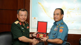 Kasum TNI Laksdya TNI Ade Supandi, menerima kunjungan Dirjen Intelijen Pertahanan Vietnam Letjen Pham Ngoc Hung