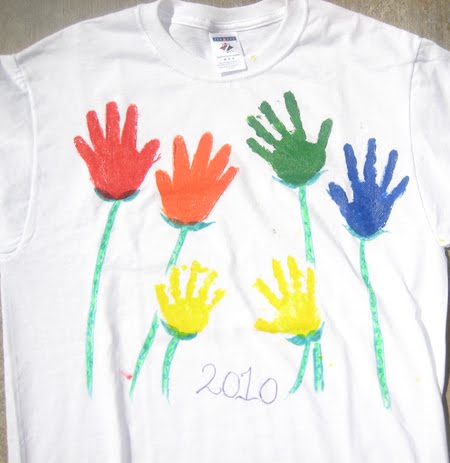 Craft Ideas Handprints on Did The Same With The T Shirt  I Lined The Bags And T Shirts Up In