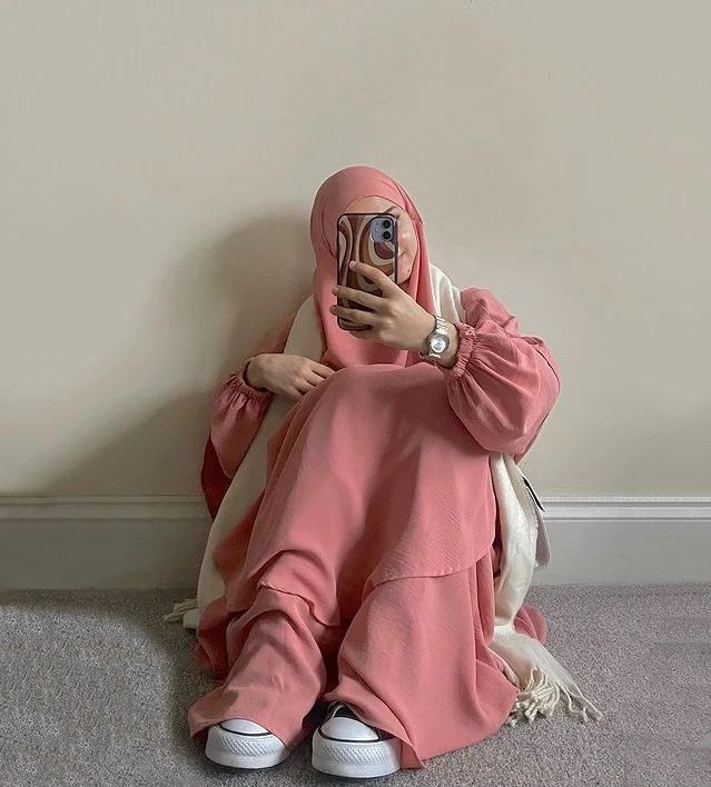 New Pink Selfie with white joggers Hijab Girl dp