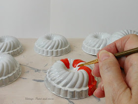 Vintage, Paint and more... painting the stripes on vintage jello molds to make them look candy striped for a whimsical vintage Christmas wreath