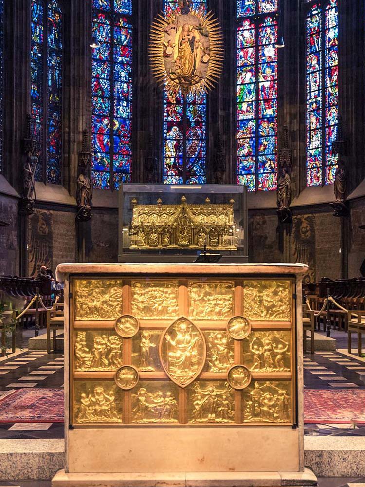 Tomb of charlemagne