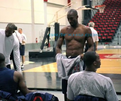 kobe bryant shirtless