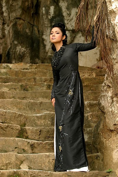 vietnamese model viet trinh in ao dai hot photoshoot