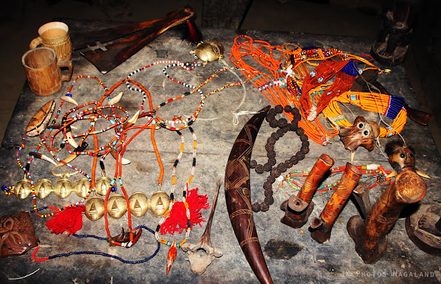 konyak-artifacts-on-sale-longwa-village-mon-nagaland-photo