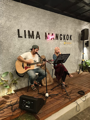 cafe kekinian dengan live band tiap hari