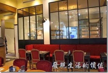 PAUL台北內湖店的店內裝潢。
