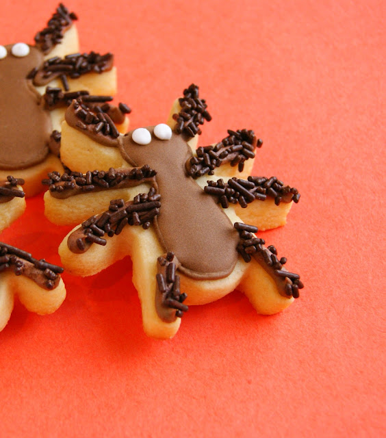 spider decorated cookies