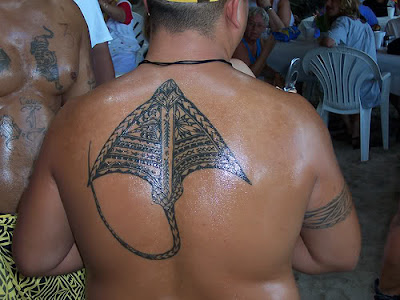 Samoan tattoo on back body Posted by tattoo desaign 