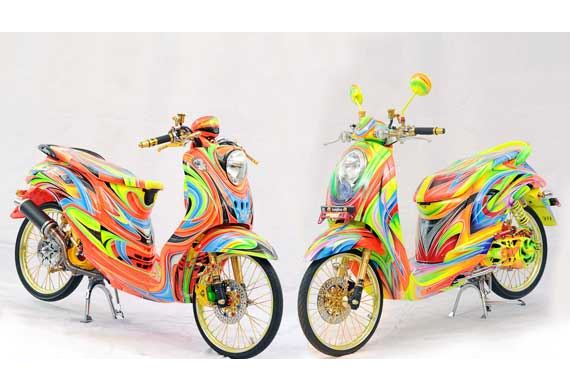 Honda Scoopy VS Yamaha Fino Persaingan Warna  Oto Trendz