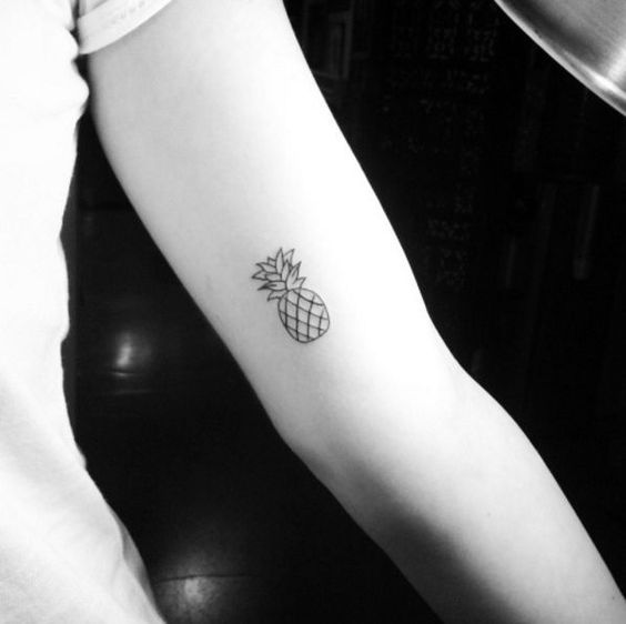 47. геометрическая татуировка ананаса