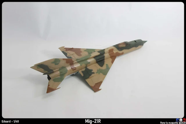 Correction des erreurs de peinture du Mig-21R