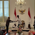 KPPS Temui Jokowi, Serahkan Undangan Coblosan di TPS 10 Gambir