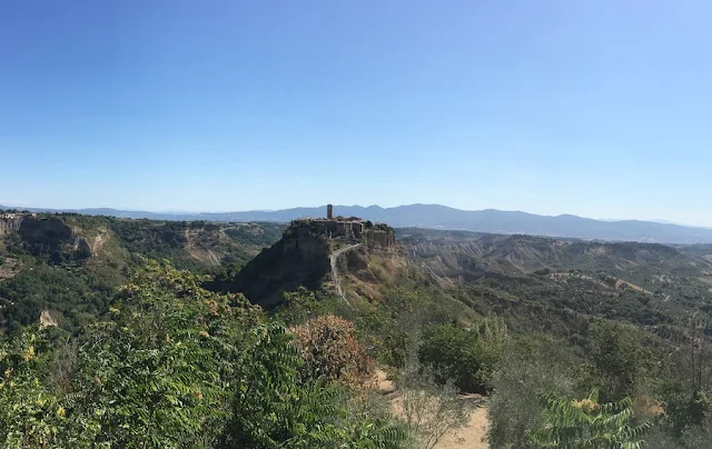 Civita di Bagnoregio. Alto Lazio in moto.