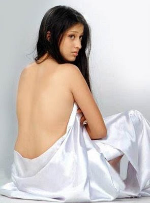 hot-sexy-desi-actress-backless-bareback-without-dress
